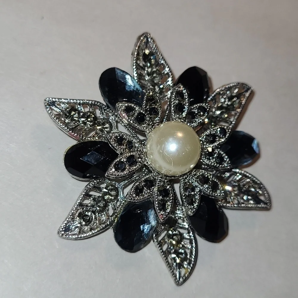 Women's Silvertone Brooch or Necklace